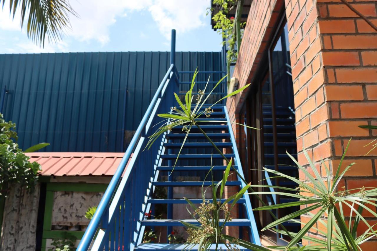 Umusambi B&B キガリ エクステリア 写真