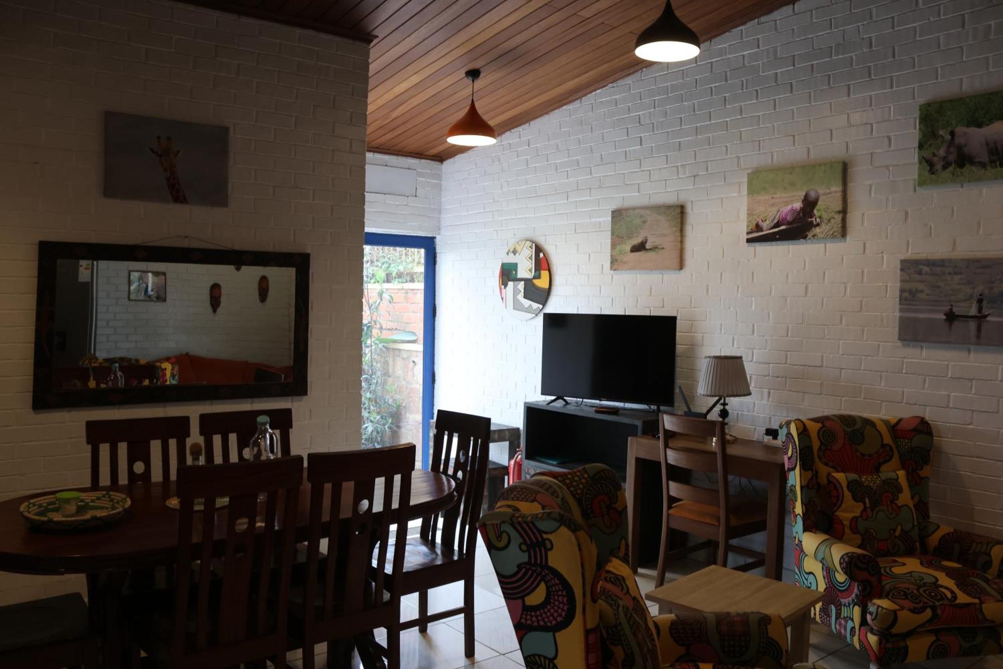 Umusambi B&B キガリ エクステリア 写真