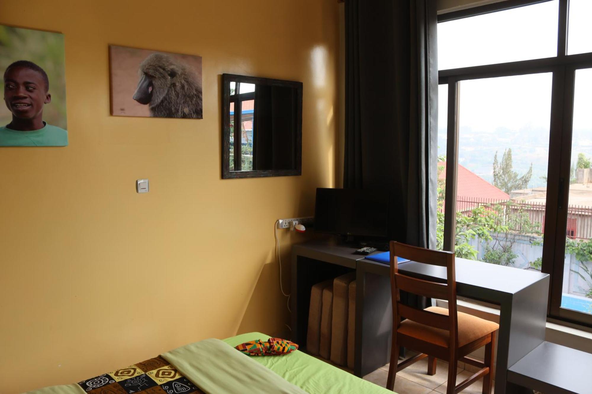 Umusambi B&B キガリ エクステリア 写真